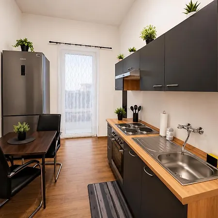 Comfort With Balkon Apartment *